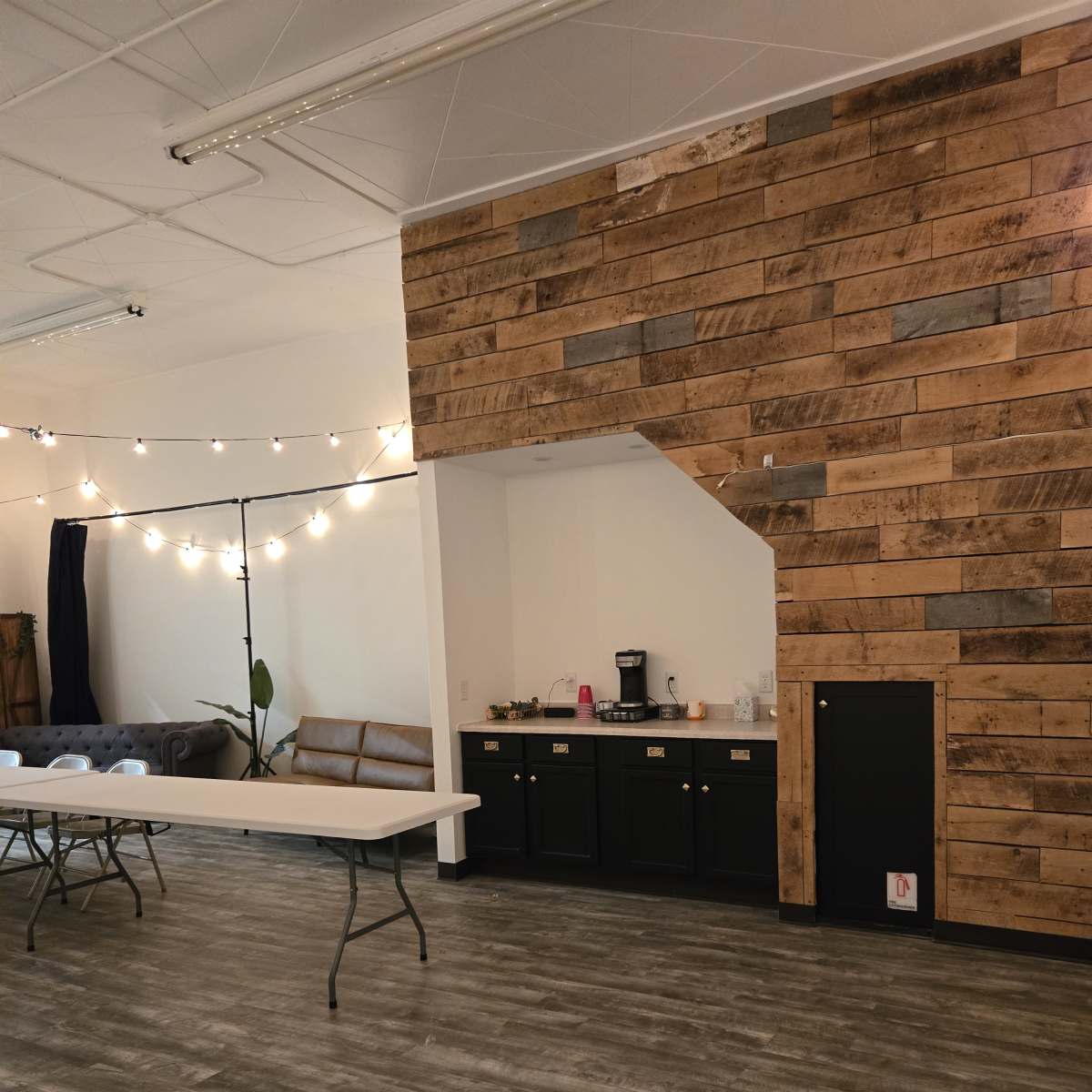 Downtown Photo Studio with modern and roomy space in Glencoe Image in Glencoe, Glencoe, MN