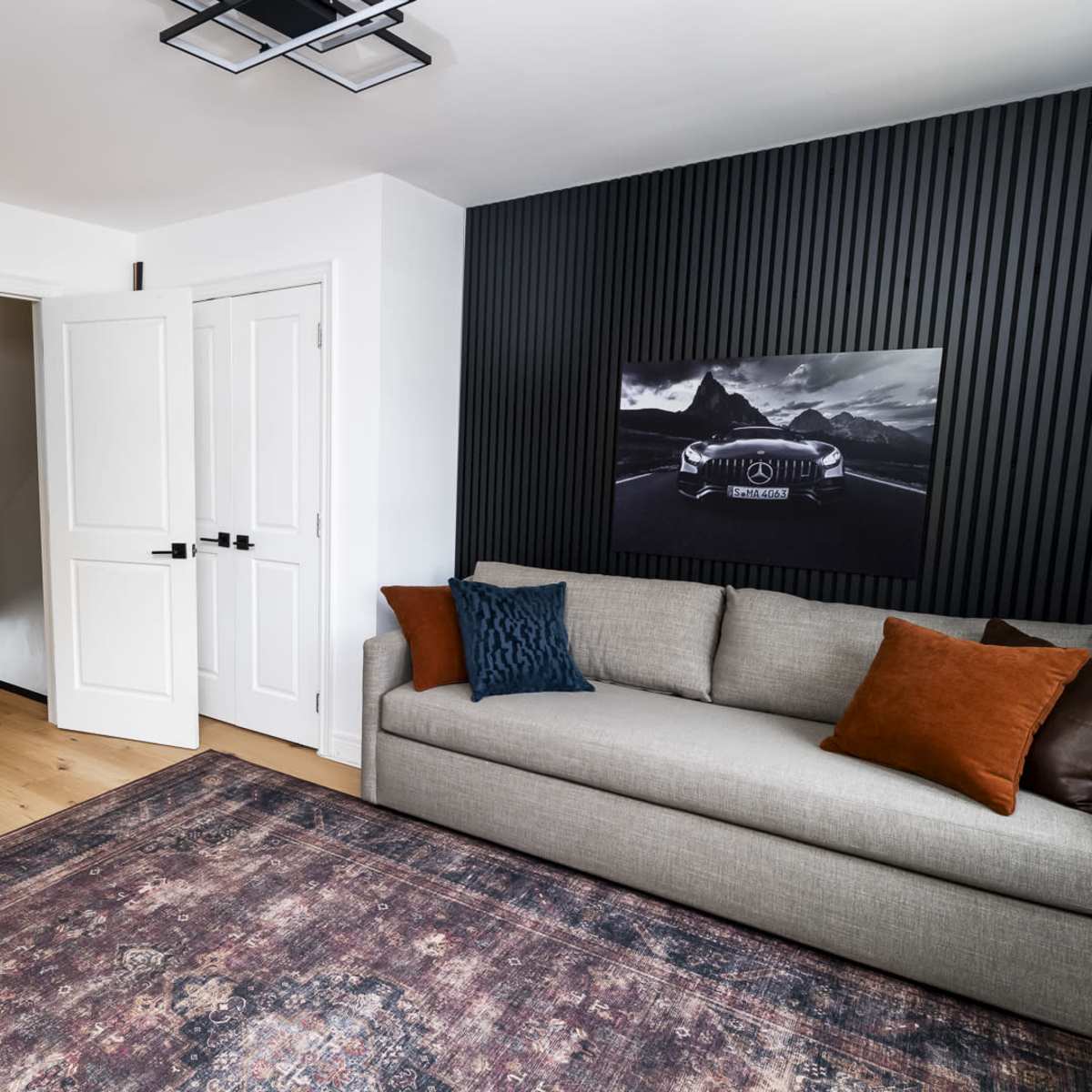 Modern suburban residence in Etobicoke Image in Islington - City Centre West, Etobicoke, ON
