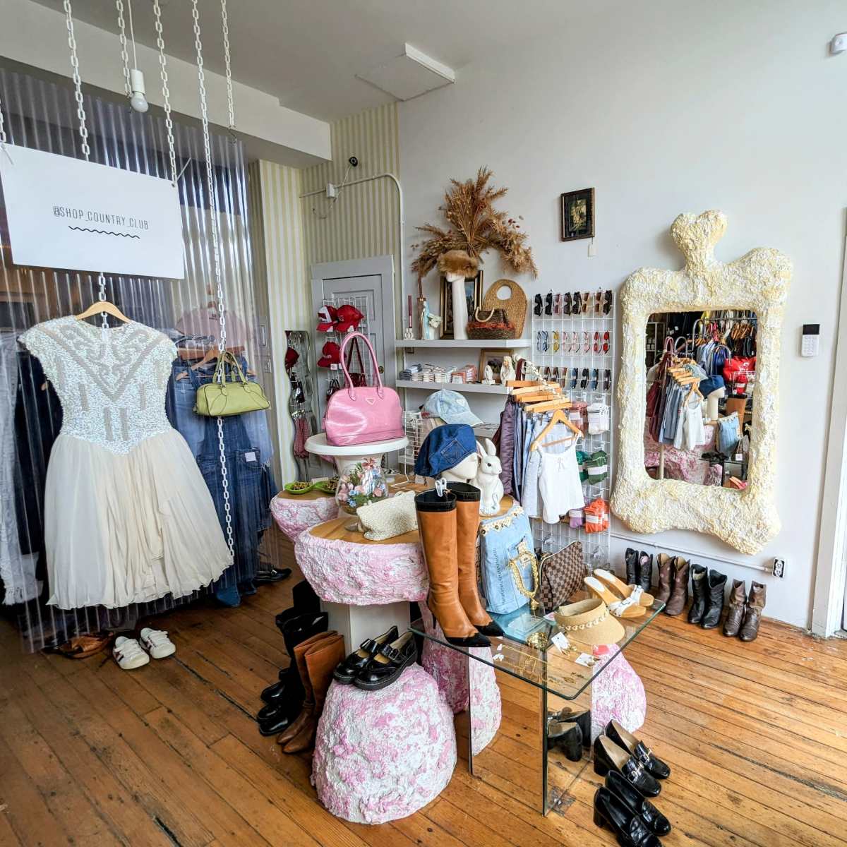 St. Paul Private Vintage Shopping in Vadnais Heights Image in Vadnais Heights, Vadnais Heights, MN