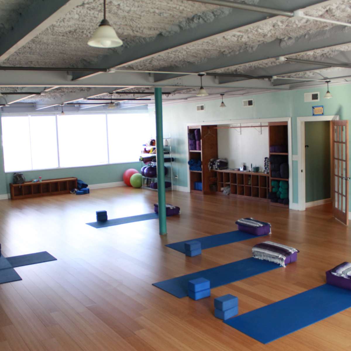Midtown Yoga - Bright & Spacious Yoga & Wellness Loft (Equipped for Aerial & Hot Yoga) in Kansas City Image in Manheim Park, Kansas City, MO