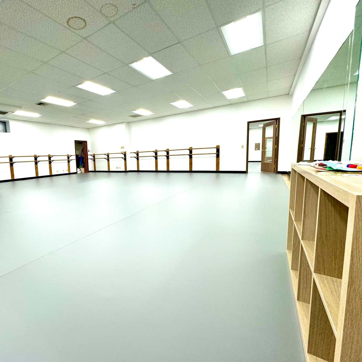 Beautiful, spacious 1054sf dance studio with new marley floor - Studio B in Bellevue Image in Wilburton, Bellevue, WA