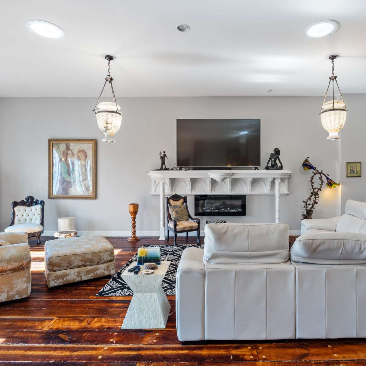 Image showcasing Gorgeous Open Floor Penthouse w/ French Doors & 2 Bedrooms, Forest Park ...