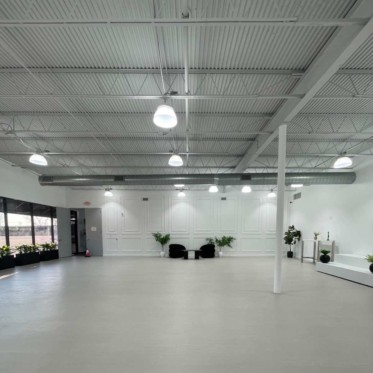 Spacious venue Located just 15 minutes from downtown Houston in Houston Image in Lazybrook / Timbergrove, Houston, TX