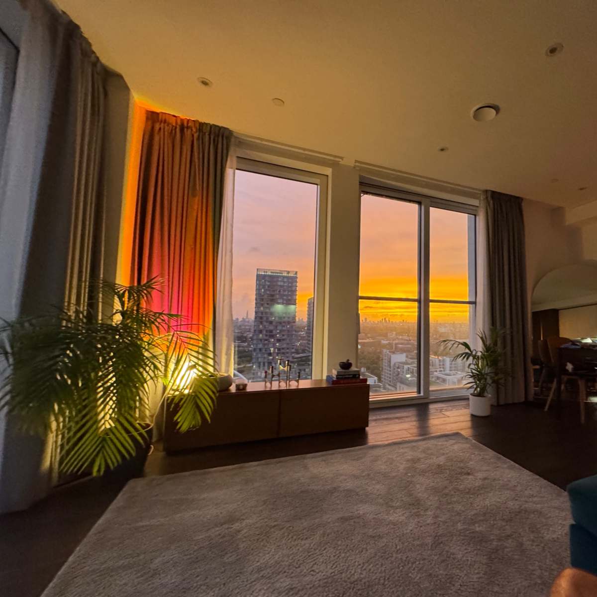 Cozy Modern Apartments In Downtown City photo