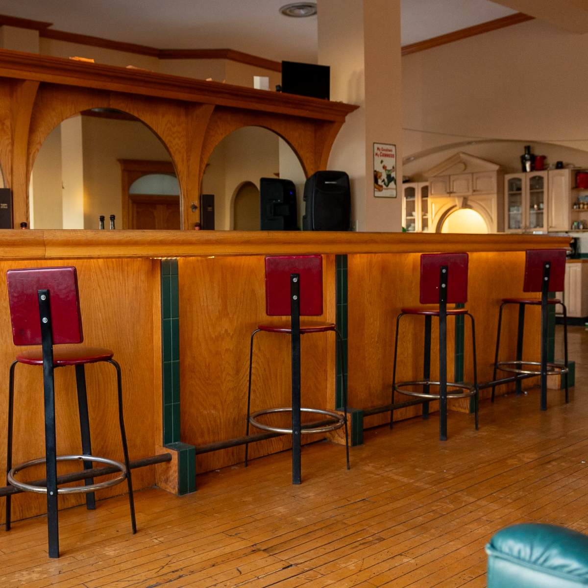 Luxury Penthouse with Pool Table and Bar – Perfect for Creative ...