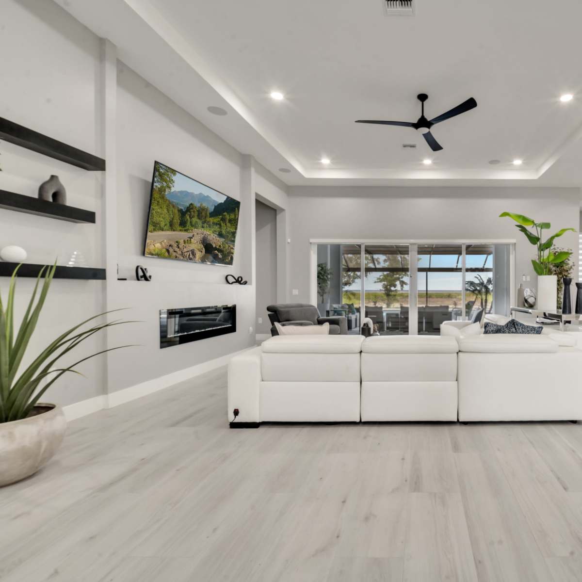 Lux Mansion in Kissimmee Image in , Kissimmee, FL