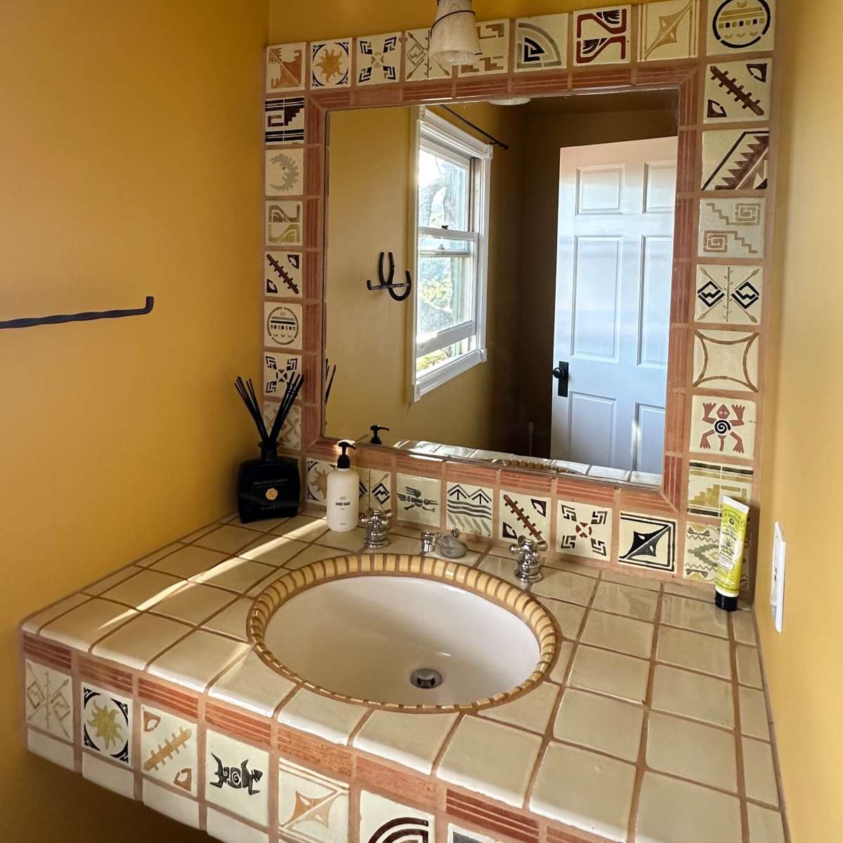 Charming house with amazing views, Spanish tiles and O'Keefe and ...