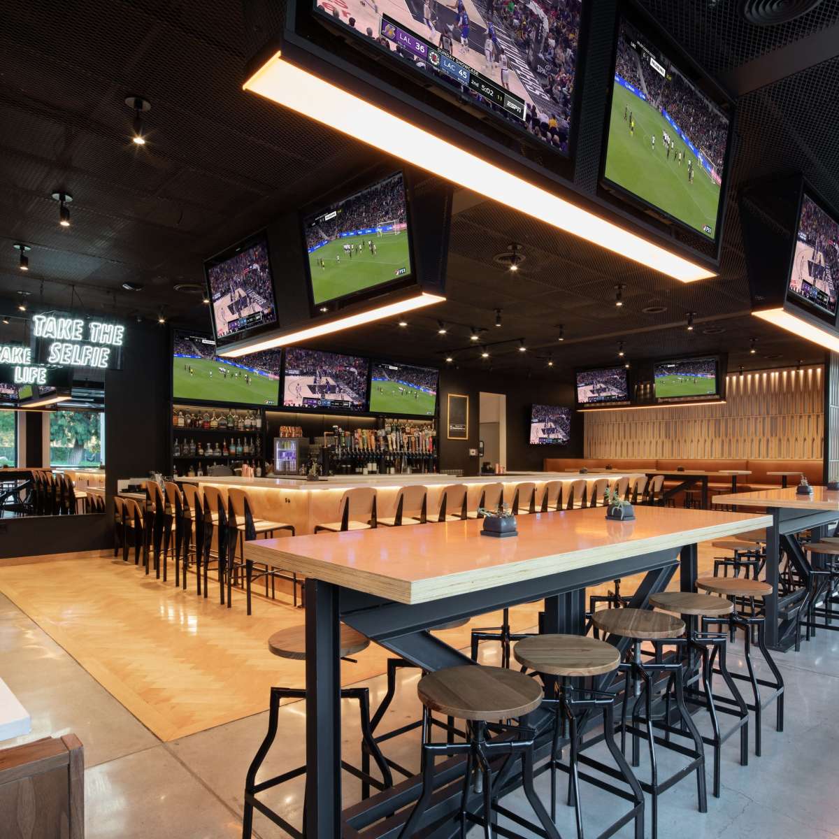 Modern Gastro Pub, Los Angeles, CA | Production | Peerspace