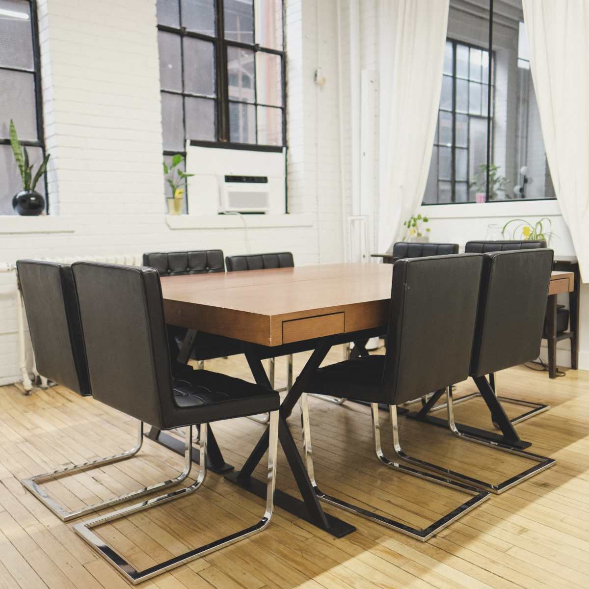 Boardroom in trendy Queen West neighbourhood in Toronto Image in Niagara, Toronto, ON