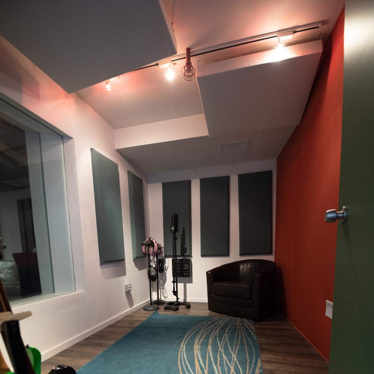 Beautiful, Professional Recording Studio With Lots of Daylight and a ...