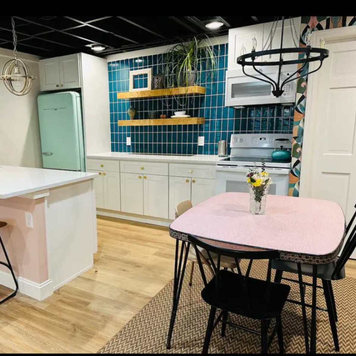 Swanky Lakefront Apartment with Retro Vibe & Pool in Hendersonville Image in Hendersonville, Hendersonville, TN