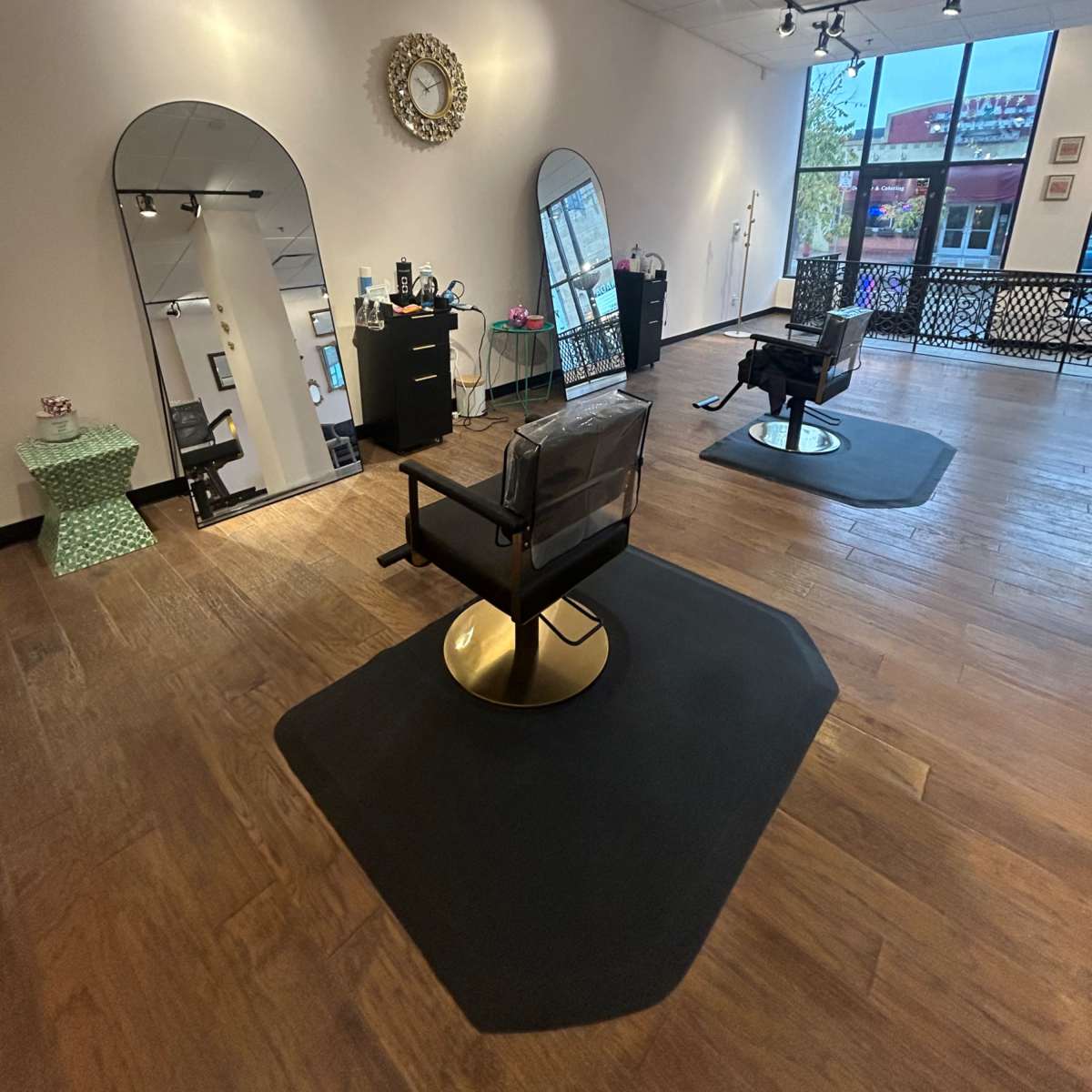 Hennepin Ave Storefront Salon space for rent in Minneapolis Image in Calhoun Isles, Minneapolis, MN