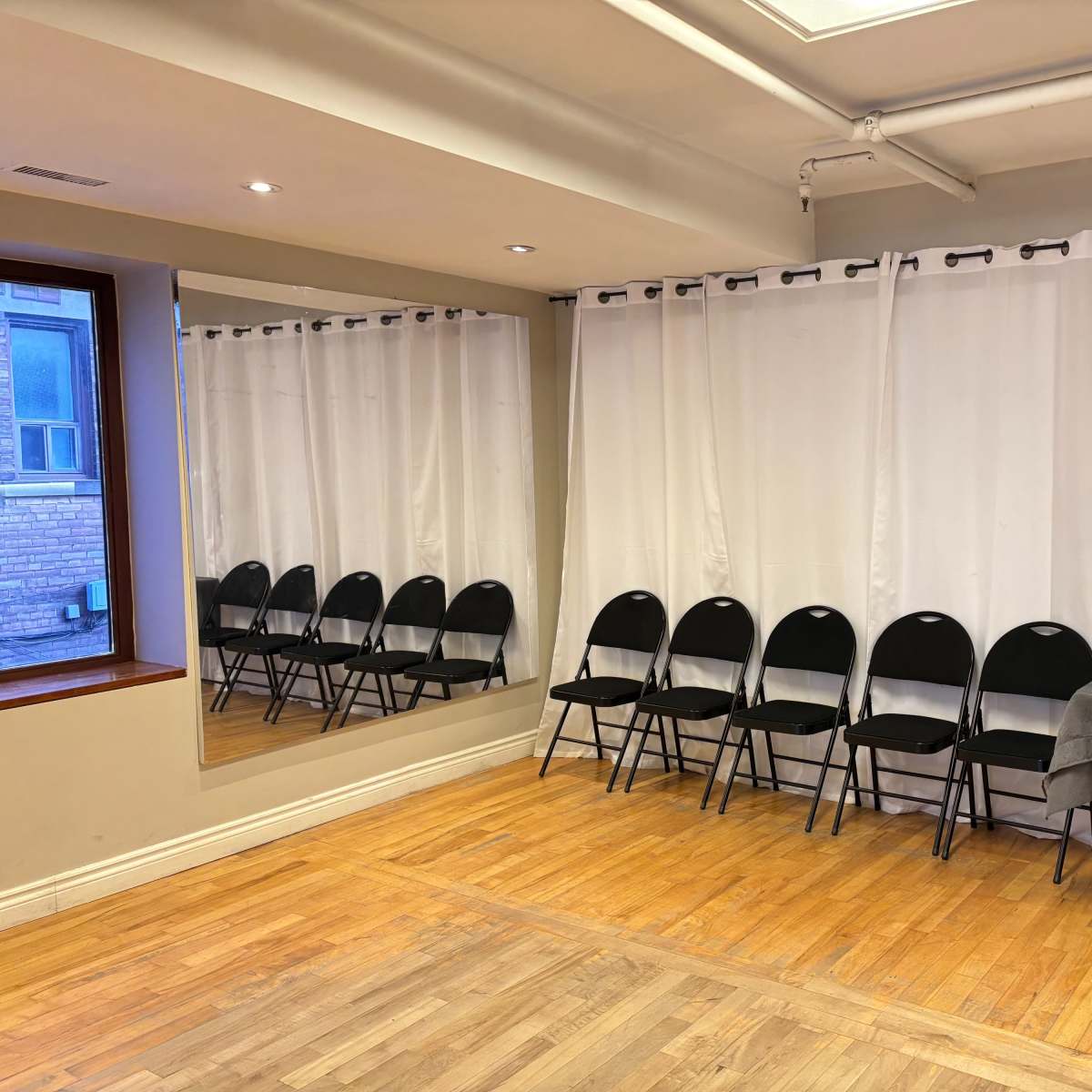 Versatile Multi-Use Studio Space on Bloor – Perfect for Events, Rehearsals, and More! in Toronto Image in Harbord Village, Toronto, ON
