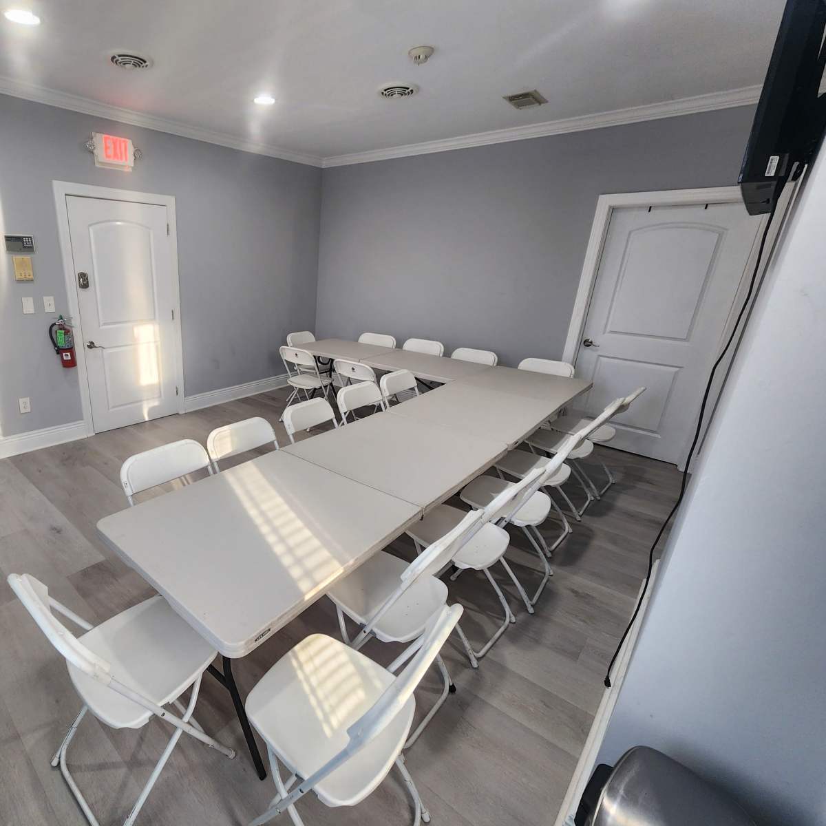 Cozy Studio Space for Photo Shoots, Makeup Artists and Small Events