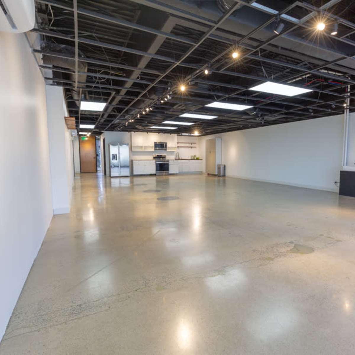 Roomy Studio near Downtown and Airport with Courtyard in Nashville Image in South Nashville, Nashville, TN