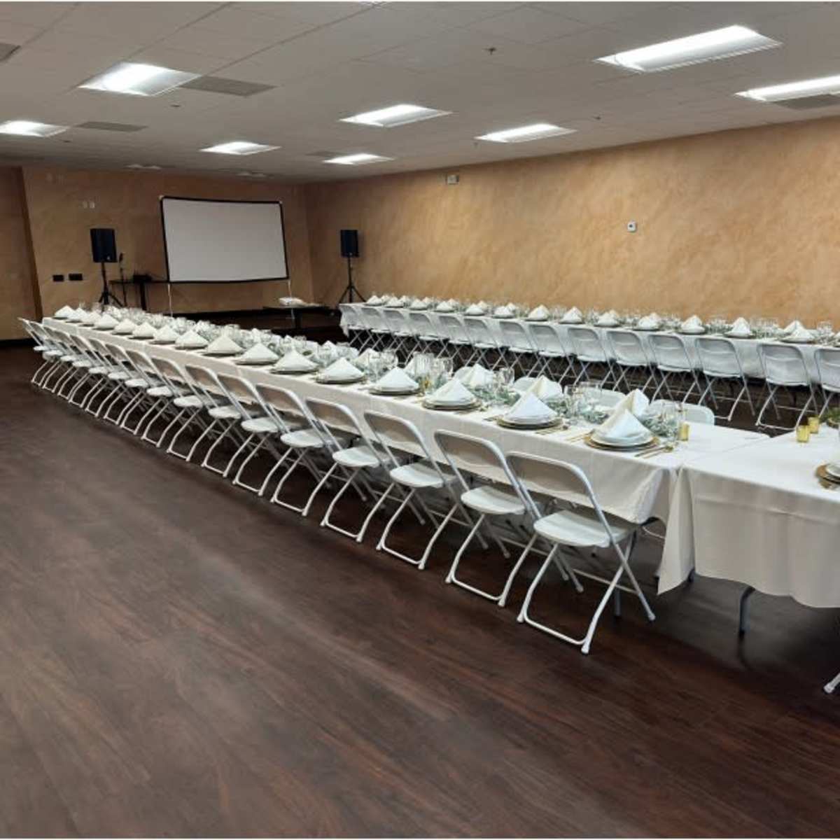 Roomy adjacent to Mediterranean restaurant. Very convenient location by freeway exits. in Murrieta Image in Murrieta, Murrieta, CA