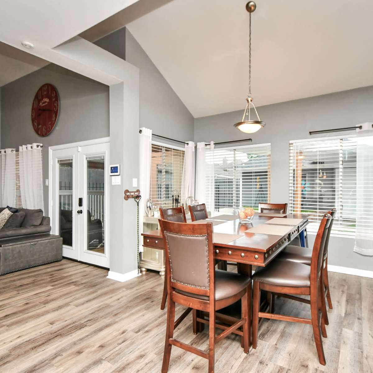 Blooming Elegance: Stylish Home Near the Golf Course in Houston Image in Champions Creek Estates, Houston, TX