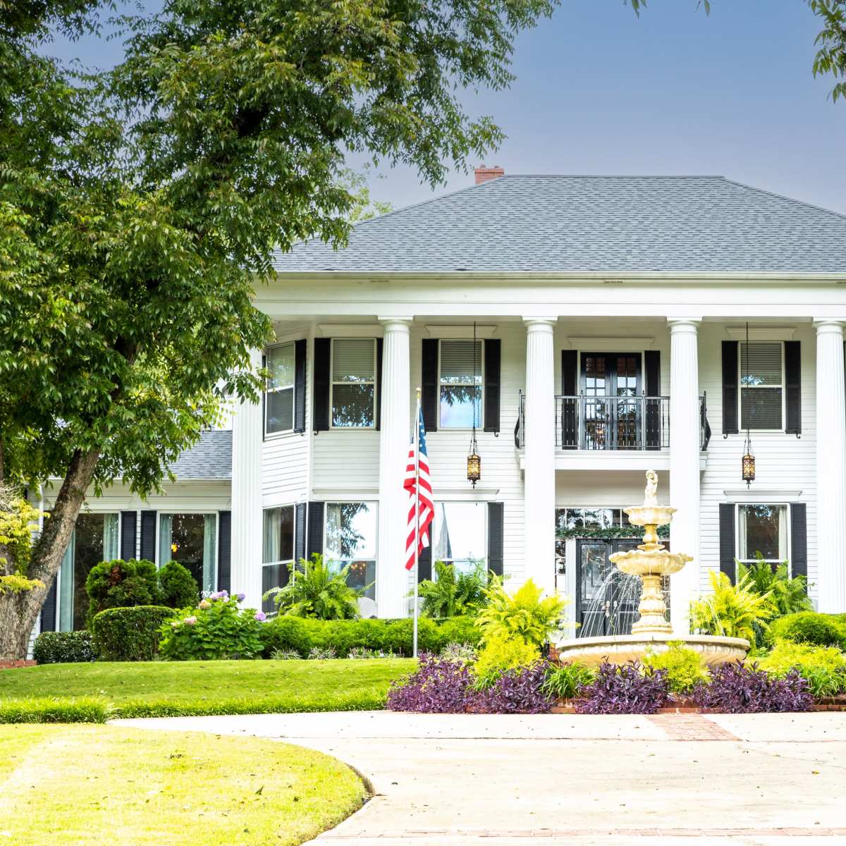 Historic Mansion with Vineyard and Barn in Hogansville Image in Hogansville, Hogansville, GA