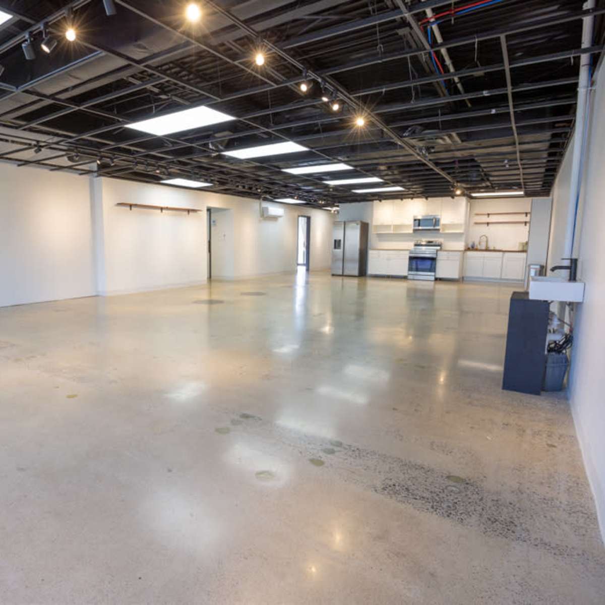 Roomy Studio near Downtown and Airport with Courtyard in Nashville Image in South Nashville, Nashville, TN
