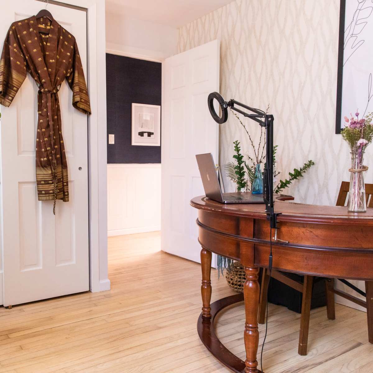 Chic Renovated Gem - 3 BR Apartment - Near Subway in Long Island City Image in Astoria, Long Island City, NY
