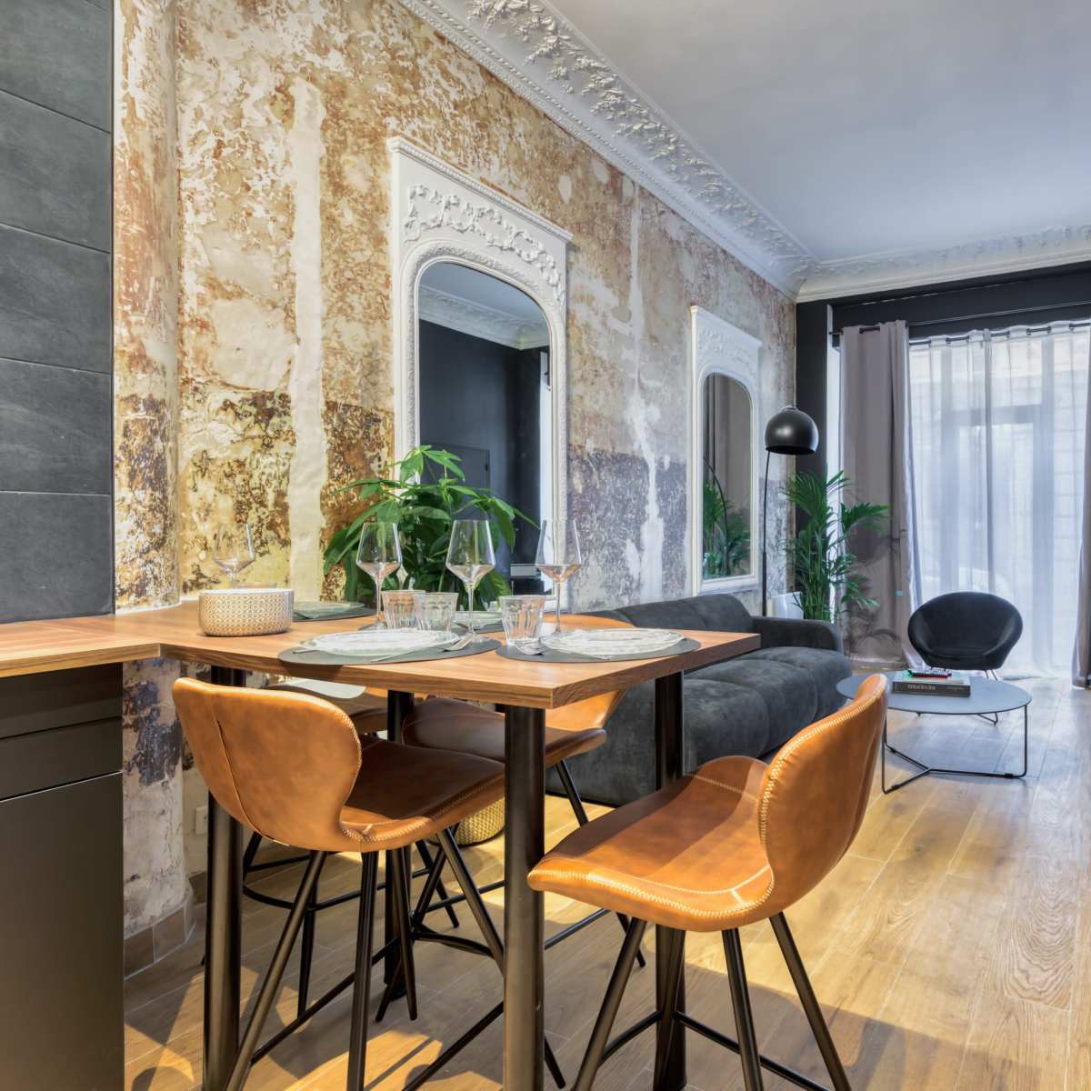 Loft design et moderne en plein centre de Paris in Paris Image in New Athens, Paris, 