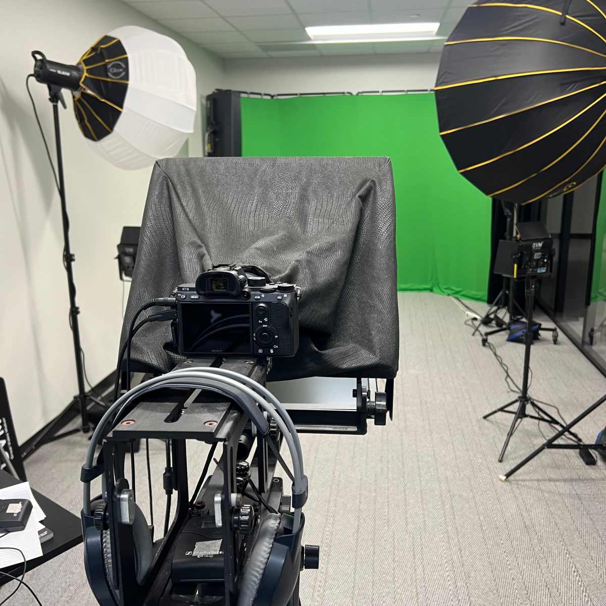 Shooting stage with green screen in Oakbrook Terrace Image in York Township, Oakbrook Terrace, IL