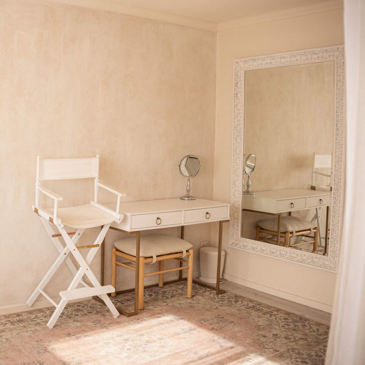 Natural Light Studio With Multiple Backdrops in Huntington Beach Image in Oak View, Huntington Beach, CA