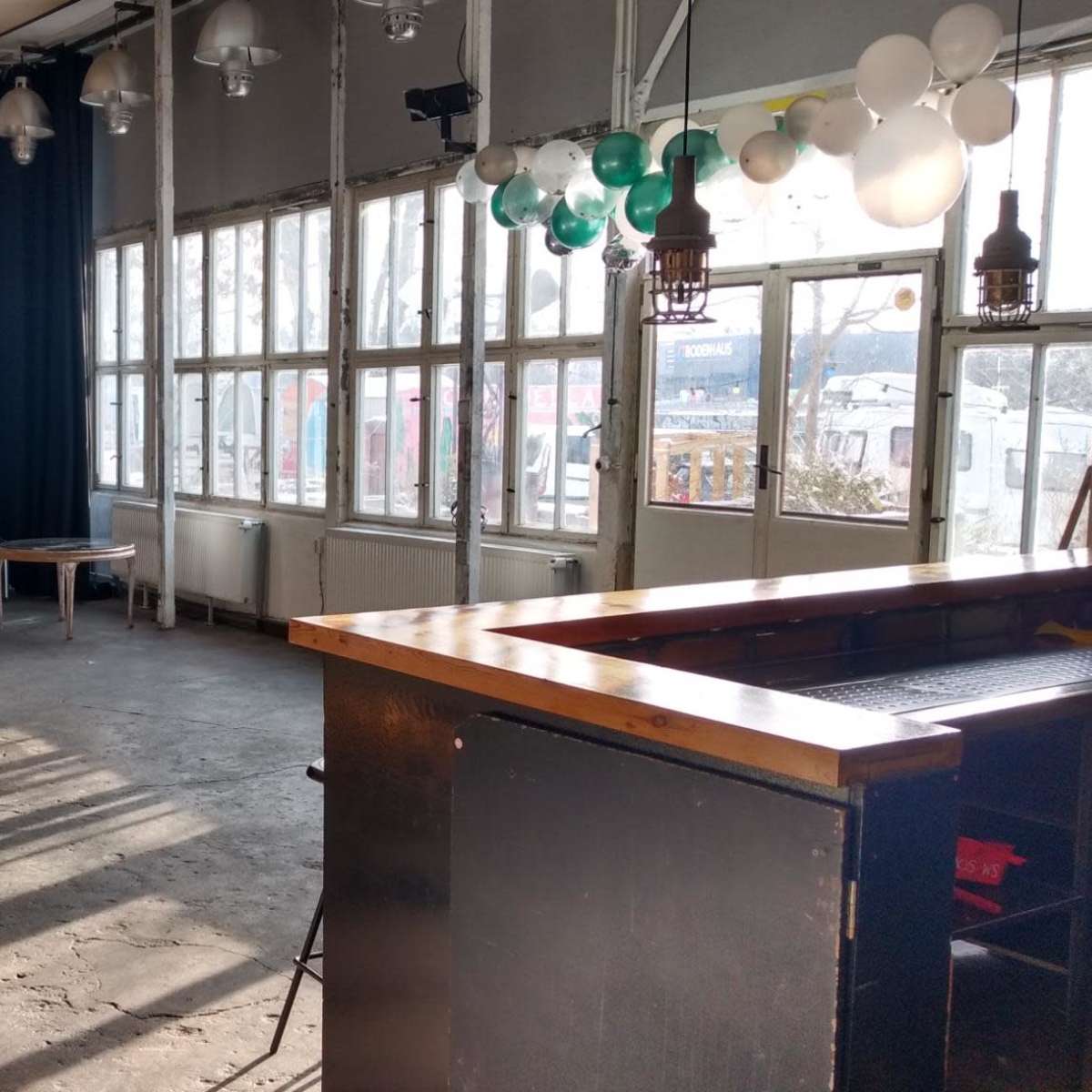 Heller Panoramaraum mit natürlichem Licht nutzbar als Fotostudio in Berlin Image in Oberschöneweide, Berlin, 