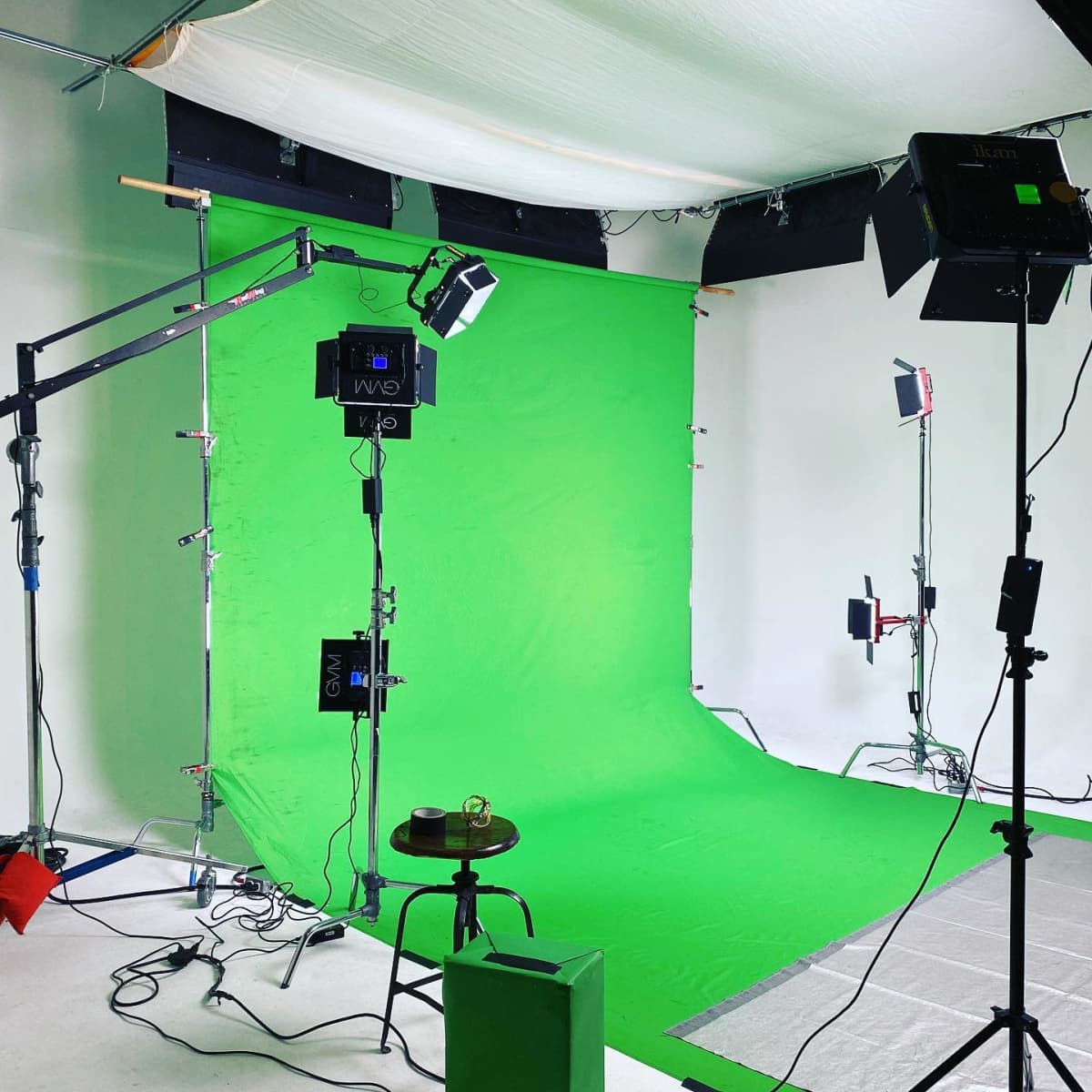 Large natural light Photo / Video studio with blackout options. White cyc wall area in Studio A & B. Located near historic Franklin Tennessee with shopping, restaurants / bars.  Back lot studio. in Franklin Image in Franklin, Franklin, TN