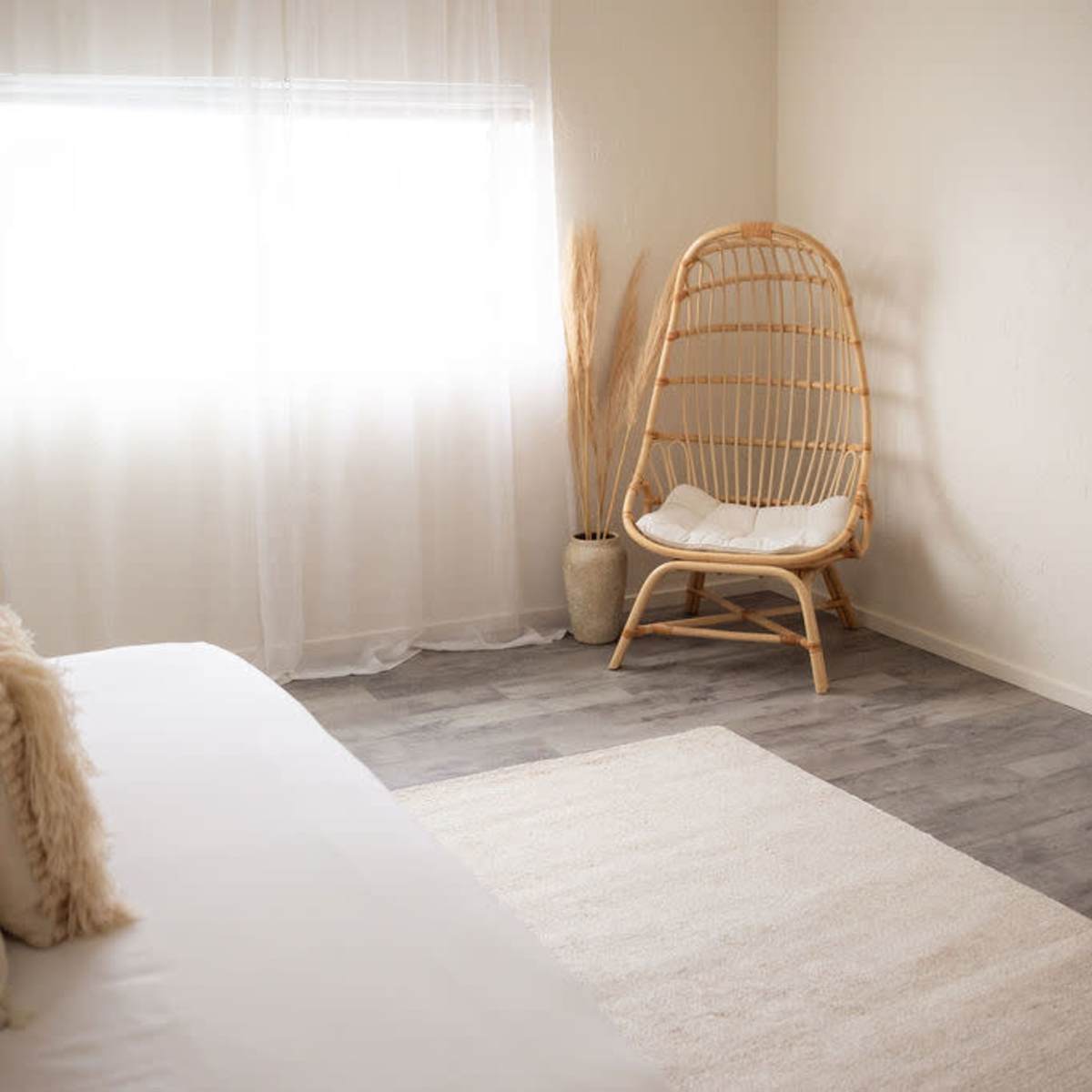 2 Neutral & Bold Natural Light Photo Studios in Huntington Beach Image in Oak View, Huntington Beach, CA
