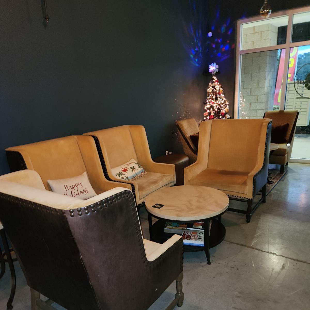 Self pour taproom with comfortable seating and a unique atmosphere. in DAVENPORT Image in Loughman, DAVENPORT, FL