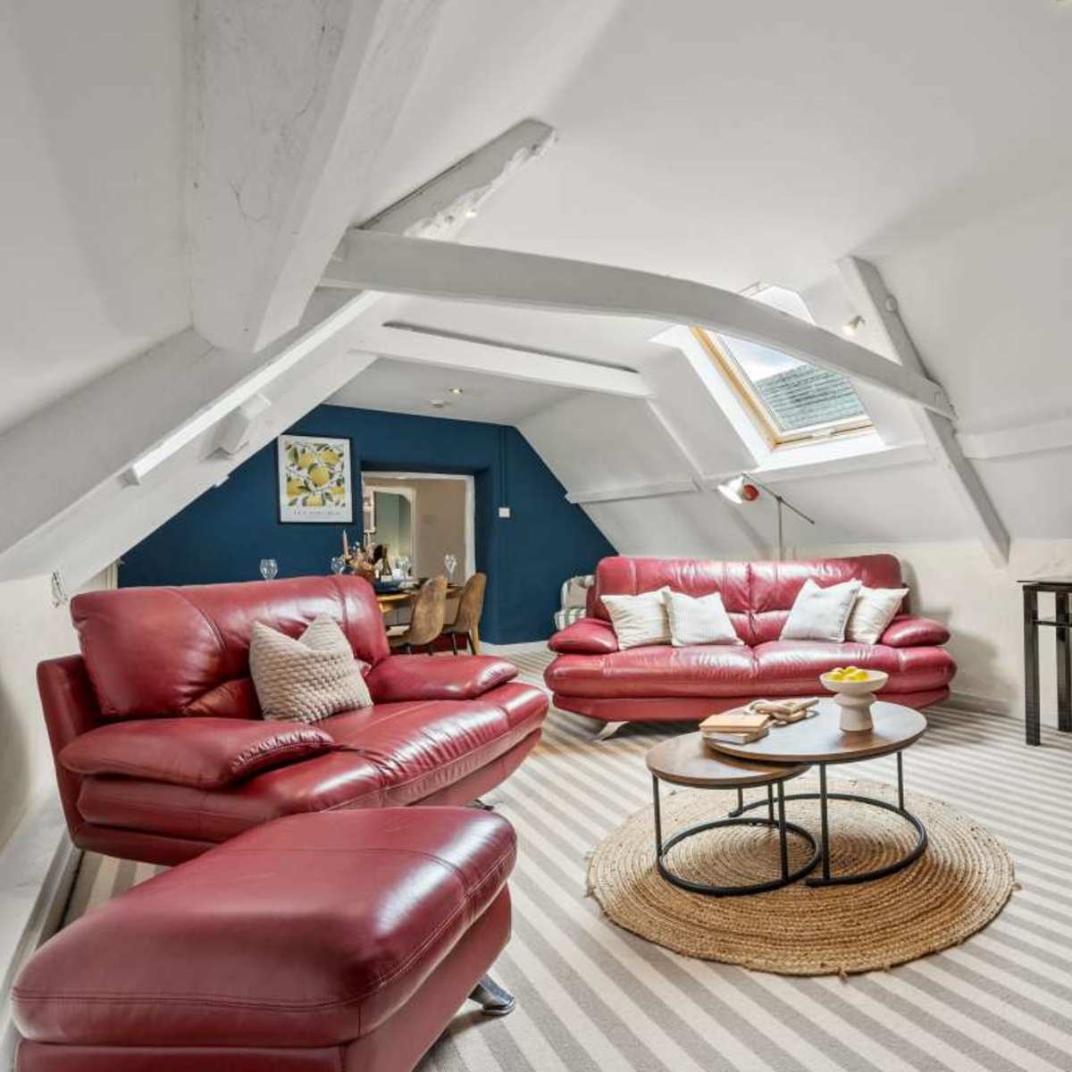 2-BR Cosy & Beautiful Loft in Cotswold w/ Parking - Norcote Loft in Cirencester Image in Lower Norcote, Cirencester, ENG