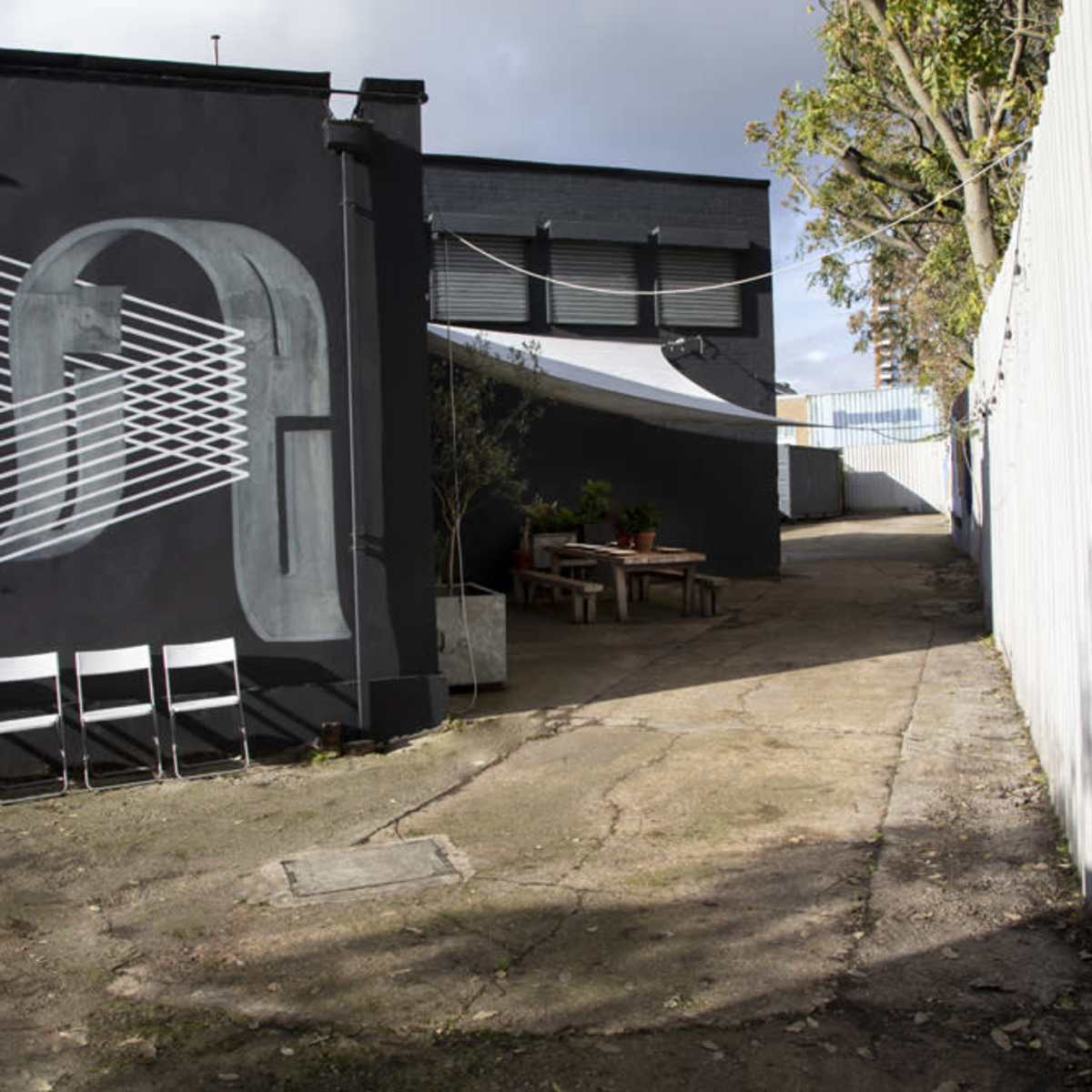 Private courtyard suitable for music video's, outdoor filming, car