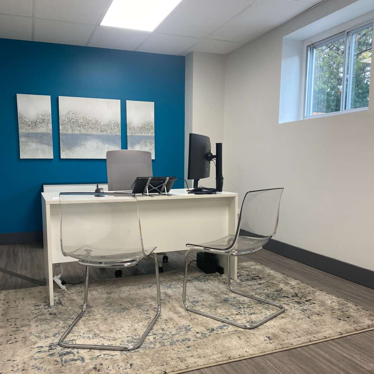 Large Private office with a window in downtown Richmond Hill in Richmond Hill Image in Richmond Hill, Richmond Hill, ON