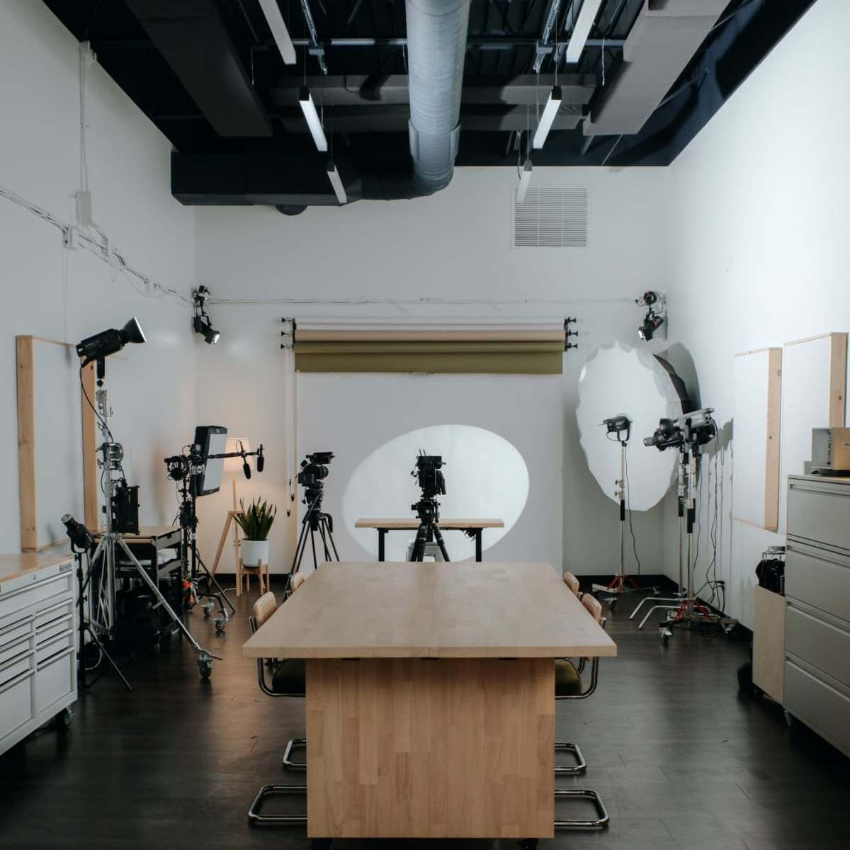 Convenient Photo & Video Studio with Tall Ceilings and Controlled Lighting in Overland Park Image in Sunset Hill, Overland Park, KS