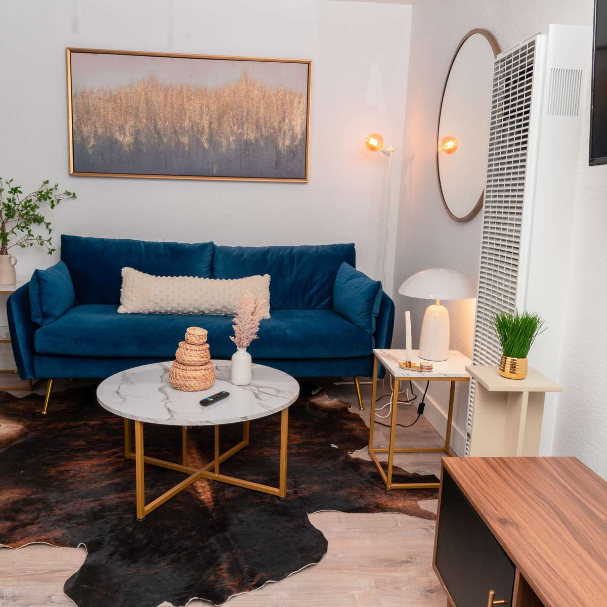 Chic & Cozy Retreat with a Touch of Hollywood Glam! in San Diego Image in Mountain View, San Diego, CA