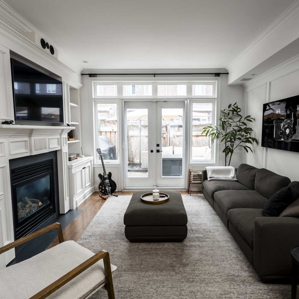 Modern suburban residence in Etobicoke Image in Islington - City Centre West, Etobicoke, ON
