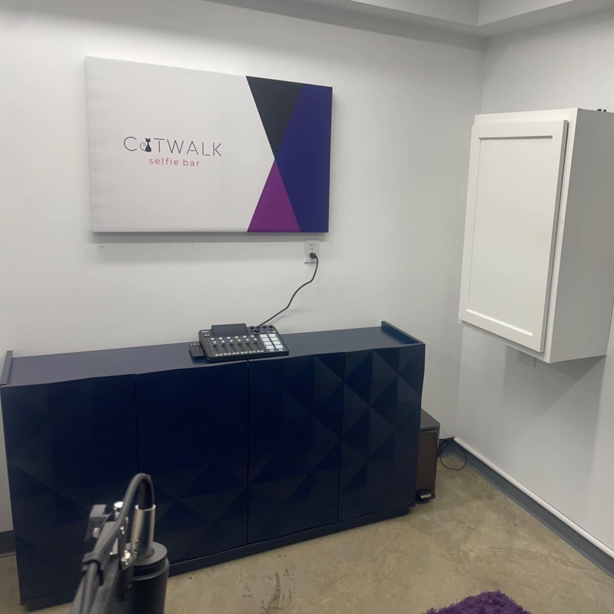 Catwalk Selfie Bar - fully equipped podcast studio in Coraopolis Image in Robinson Township, Coraopolis, PA