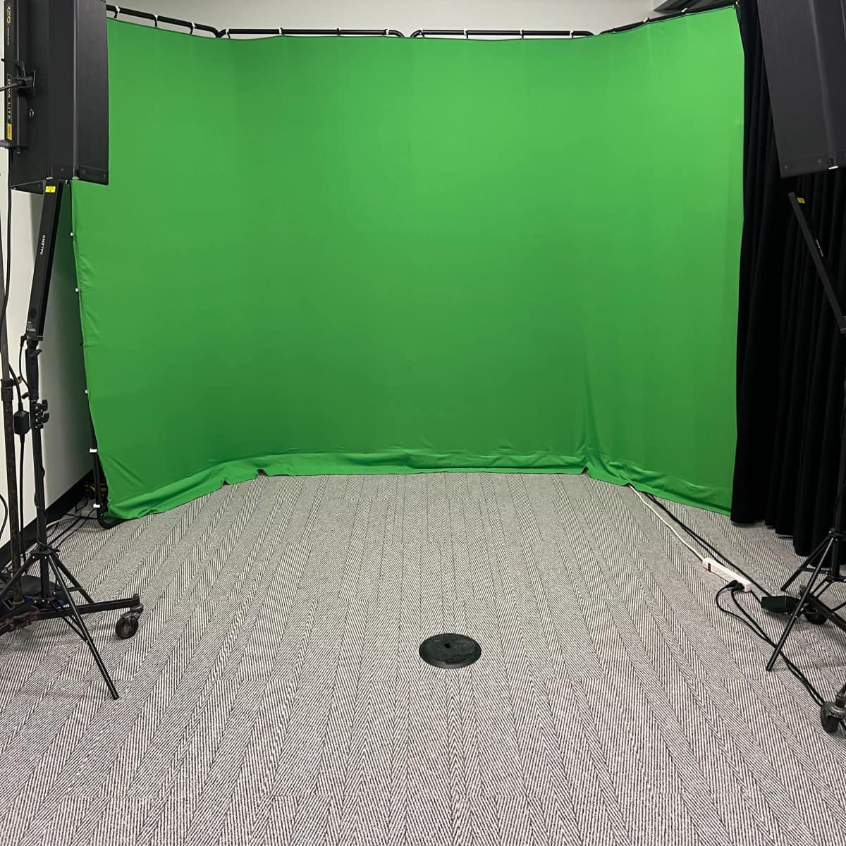 Shooting stage with green screen in Oakbrook Terrace Image in York Township, Oakbrook Terrace, IL