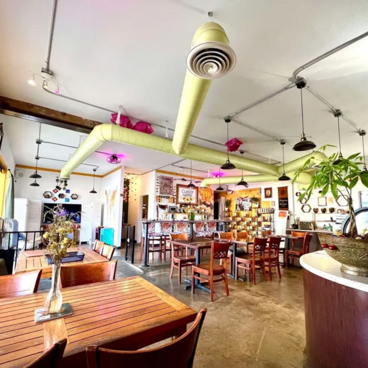 Sacramento’s Urban Tea Room in Sacy Image in North Oak Park, Sacy, CA