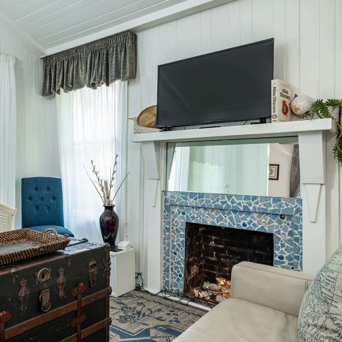 Old Florida Bungalow Cottage, Tropical Courtyard & Hot Tub in Largo Image in Largo, Largo, FL