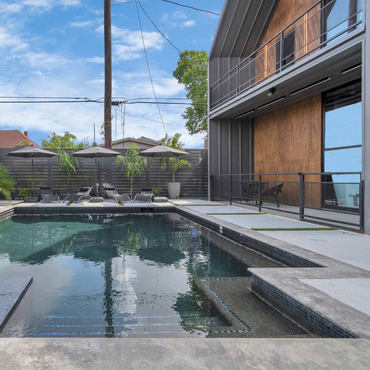 Downtown Private Oasis with Luxurious Spacious Loft in Houston Image in Greater Third Ward, Houston, TX