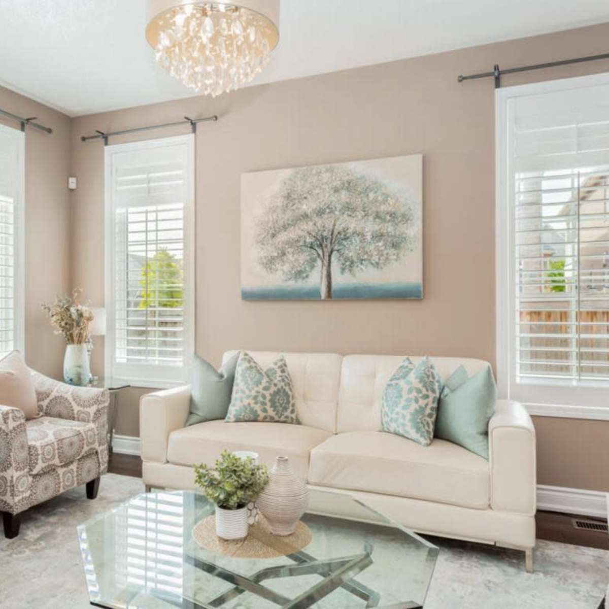 Modern, Classic and Cozy Family Home in Toronto - A film makers dream in Milton Image in Willmott, Milton, ON