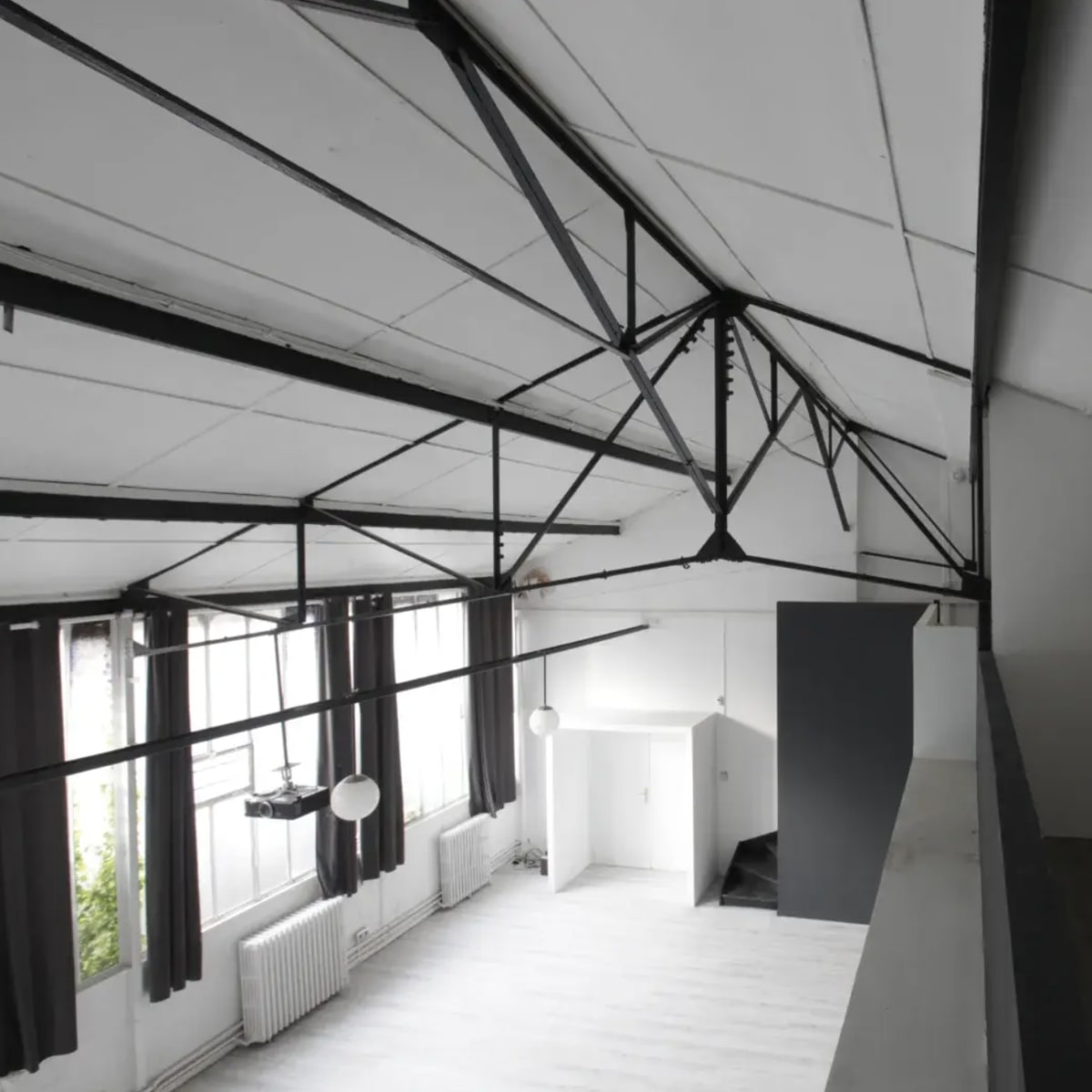 Loft d’Artiste Industriel de 250 m² – Un Écrin Unique pour Vos Projets in Montreuil Image in , Montreuil, 