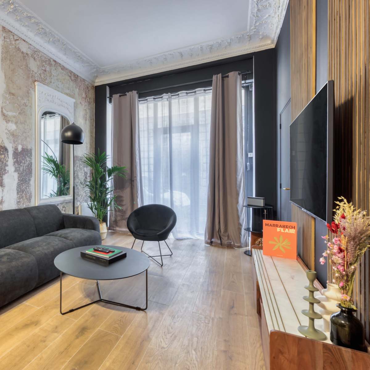 Loft design et moderne en plein centre de Paris in Paris Image in New Athens, Paris, 