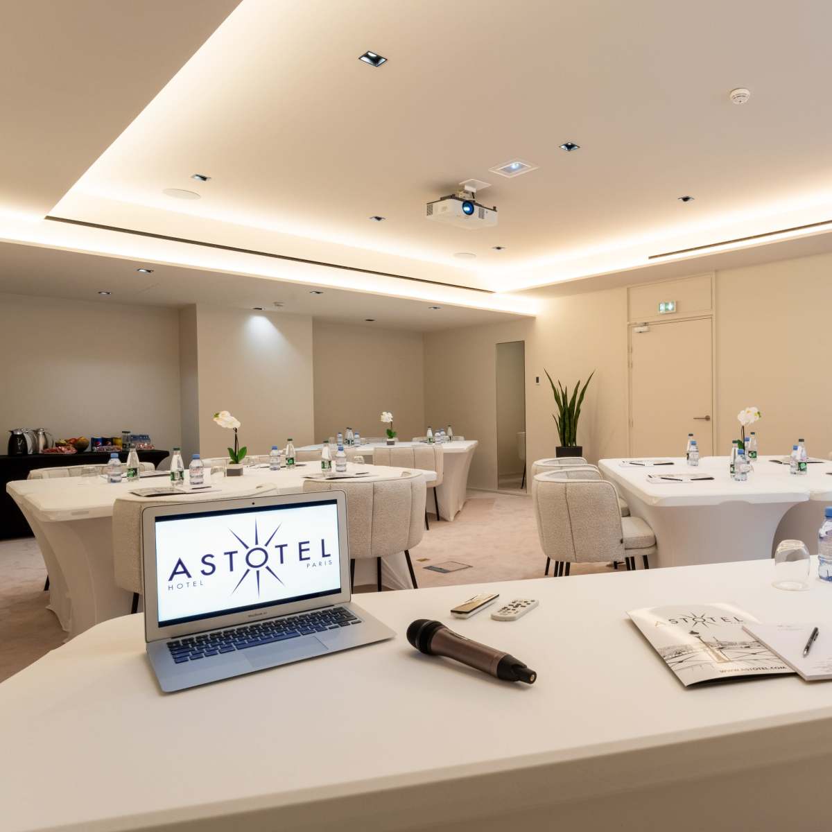 Salle de réunion - hôtel 4 étoile - quartier Opéra Paris in Paris Image in Chaussée-d'Antin, Paris, 