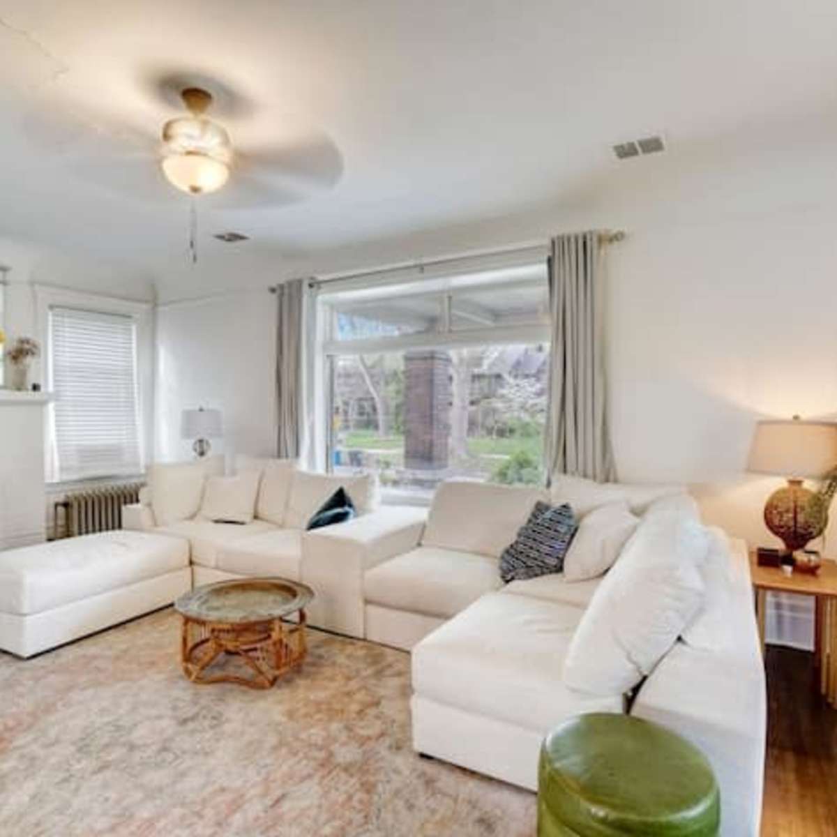 1910s spacious craftsman home with large porch and clean interior | Downtown Detroit in Detroit Image in Central Southwest, Detroit, FM
