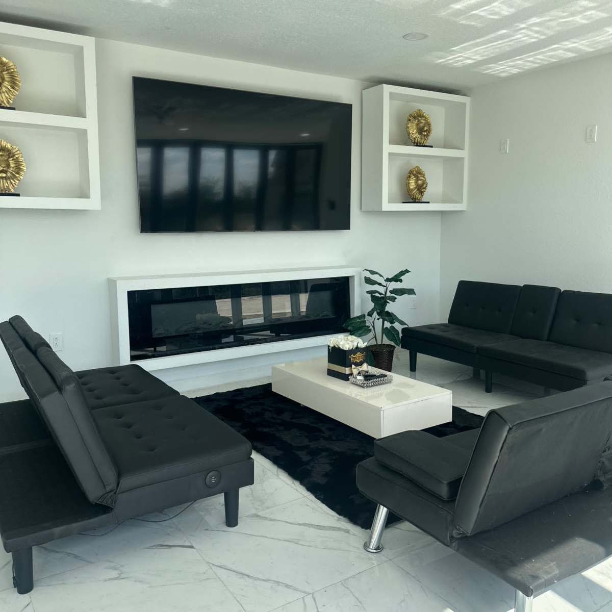 3 Story Luxurious Penthouse in Manvel Image in , Manvel, TX