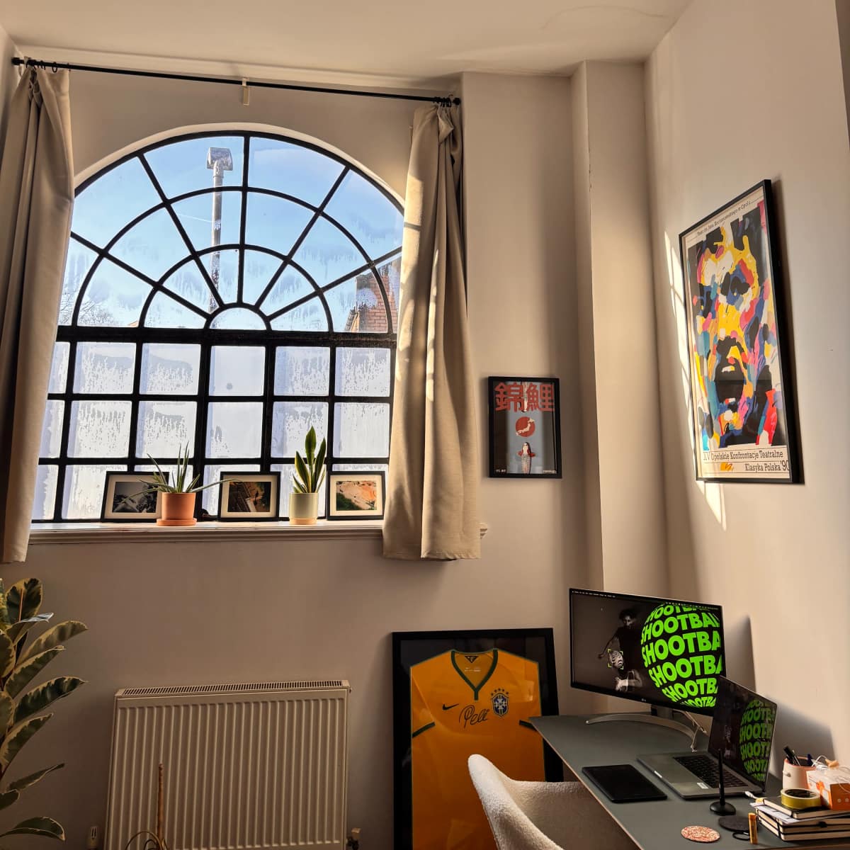 Converted factory apartment with high ceilings & archway windows. in London Image in Upton Park, London, ENG