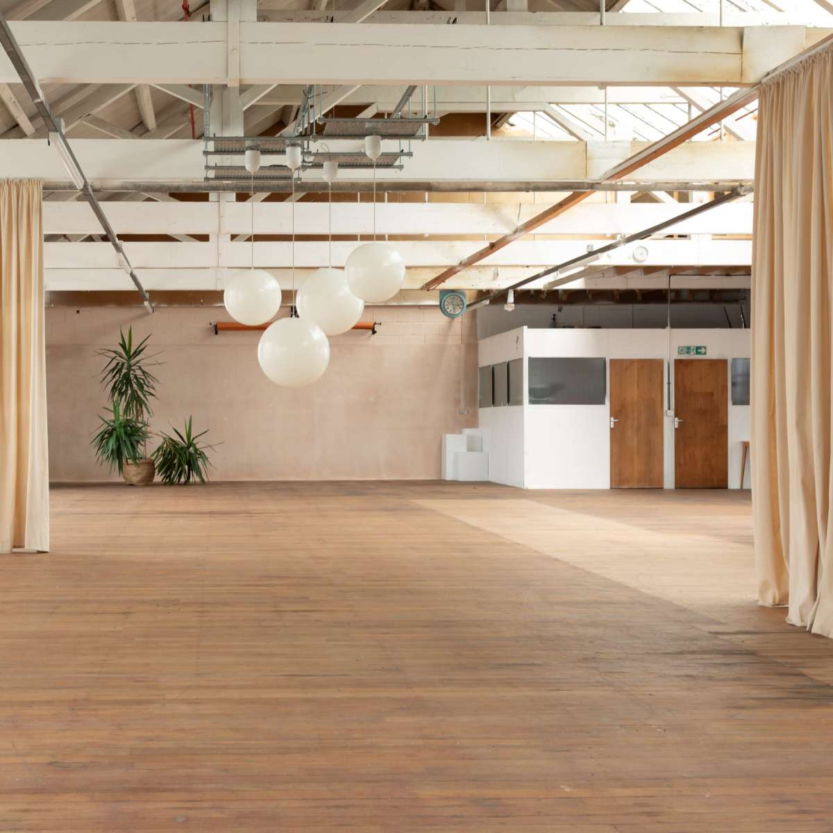 Daylight Sunset studio, Victorian textile Factory, Loft, city centre ...